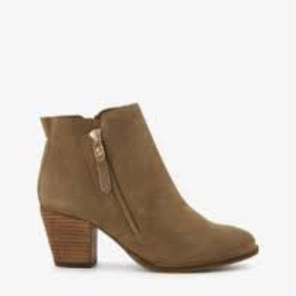 Womens Brown Heel Call it Spring booties, double sided zipper Size 8.5